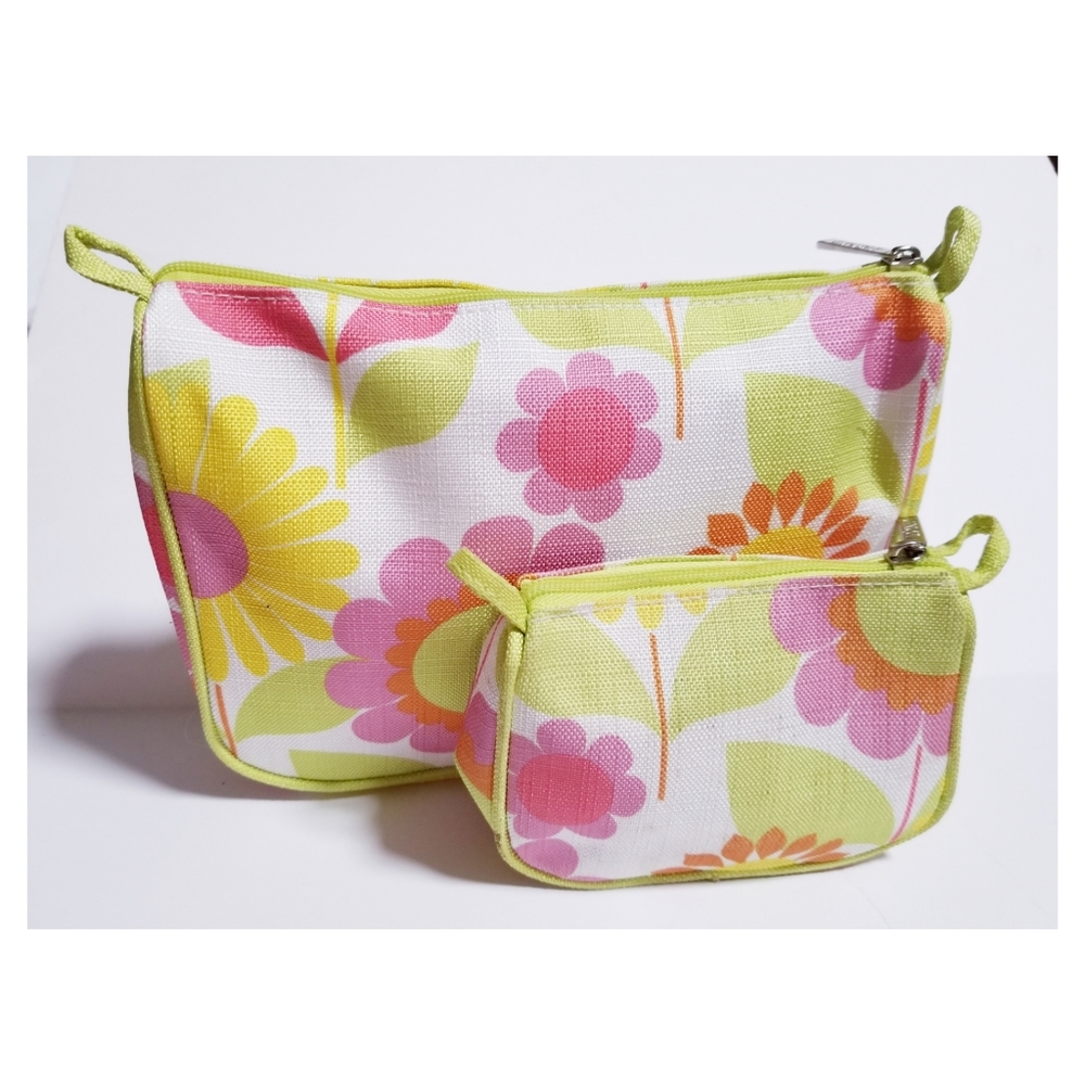 *- Clinique Cosmetics Bag & Buddy
